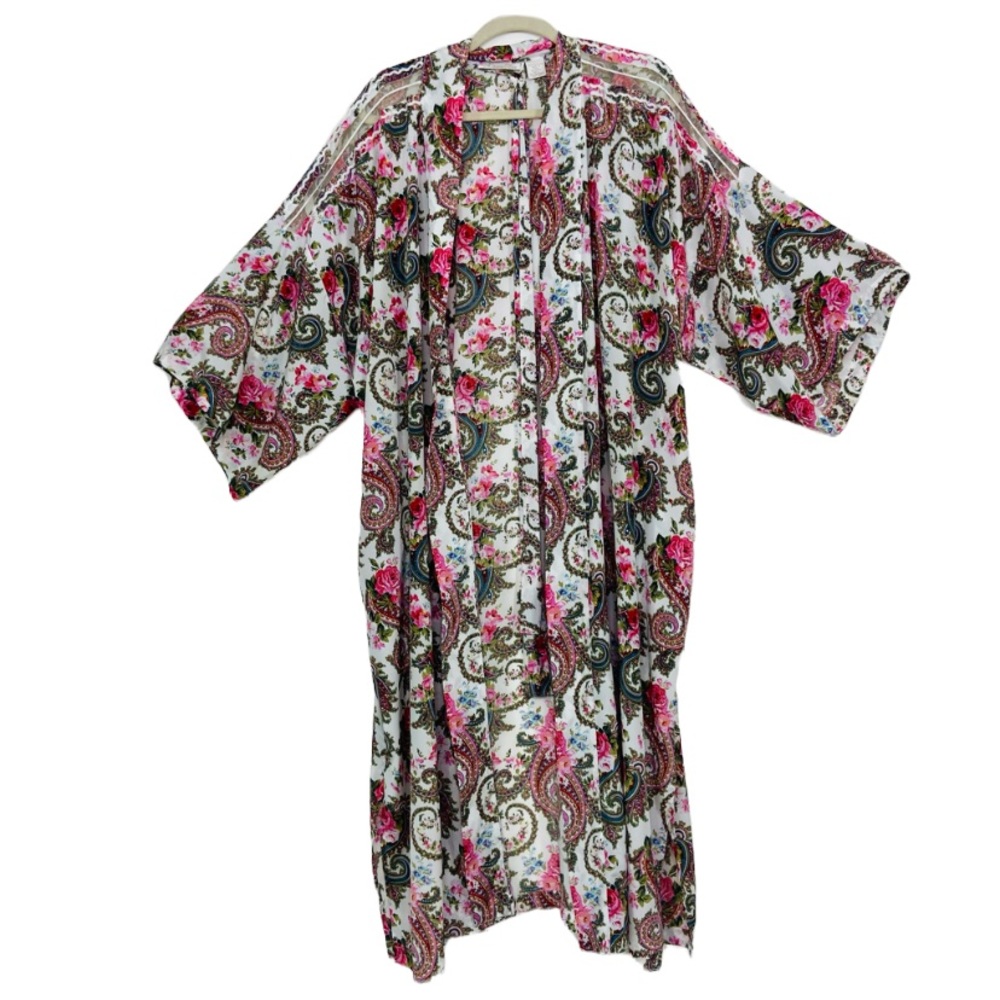 The Lingerie Collection Beautiful lightweight floral lace robe/kimono. M/L